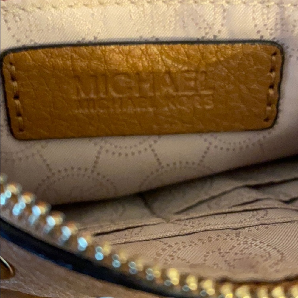 Michael Kors leather wristlet with gold grommets - Picture 5 of 7